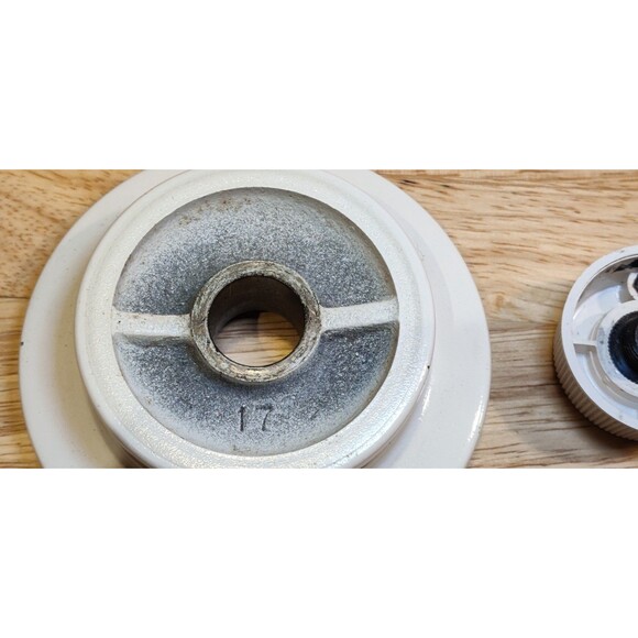 Singer Sewing Machine Model 248 - Replacement Hand Wheel Assembly - Picture 4 of 6